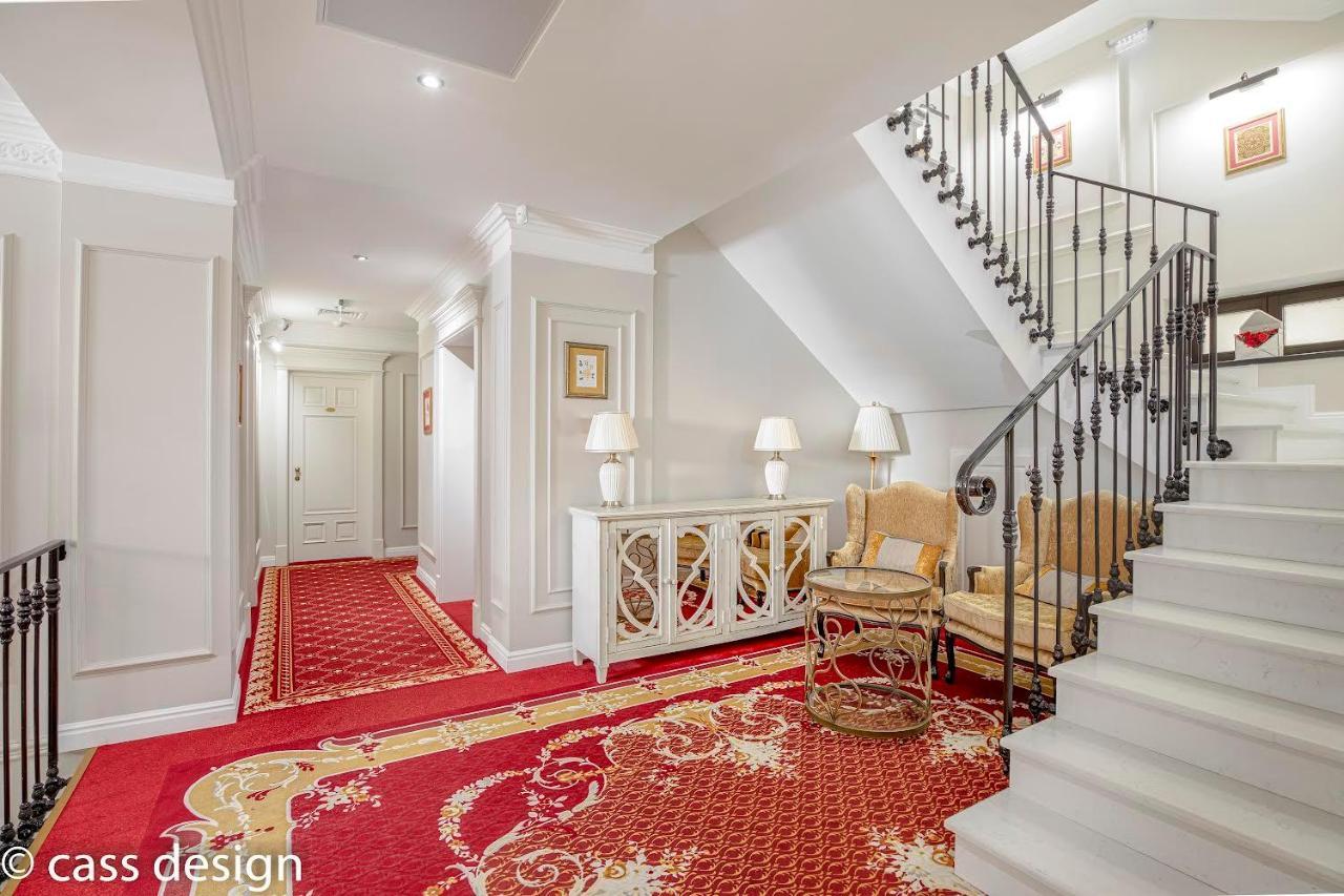 Hotel Versay Băile Herculane エクステリア 写真