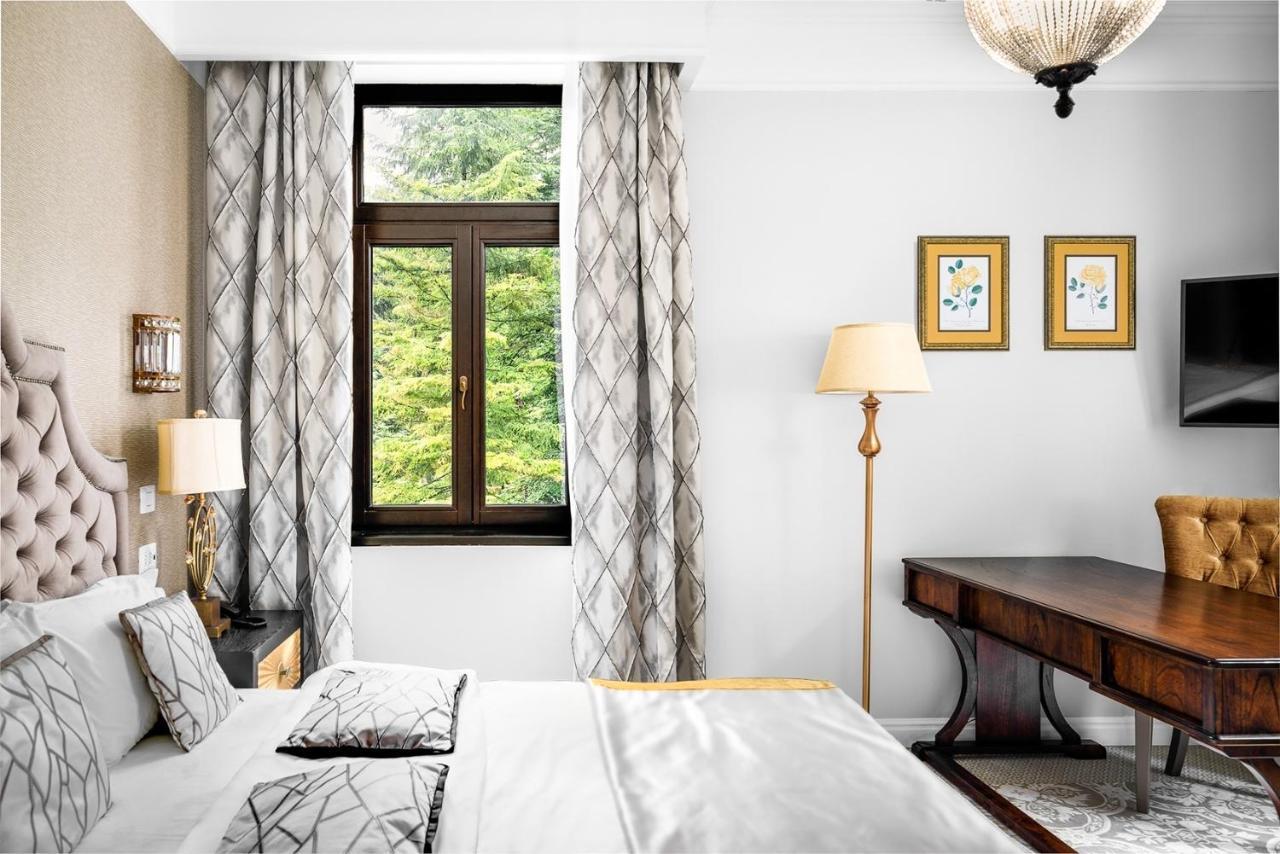 Hotel Versay Băile Herculane エクステリア 写真