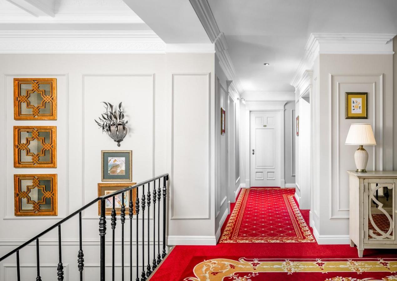 Hotel Versay Băile Herculane エクステリア 写真