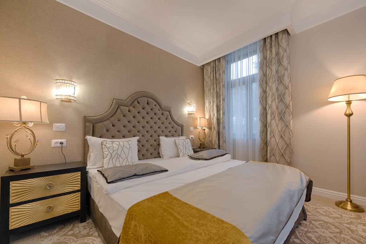 Hotel Versay Băile Herculane エクステリア 写真
