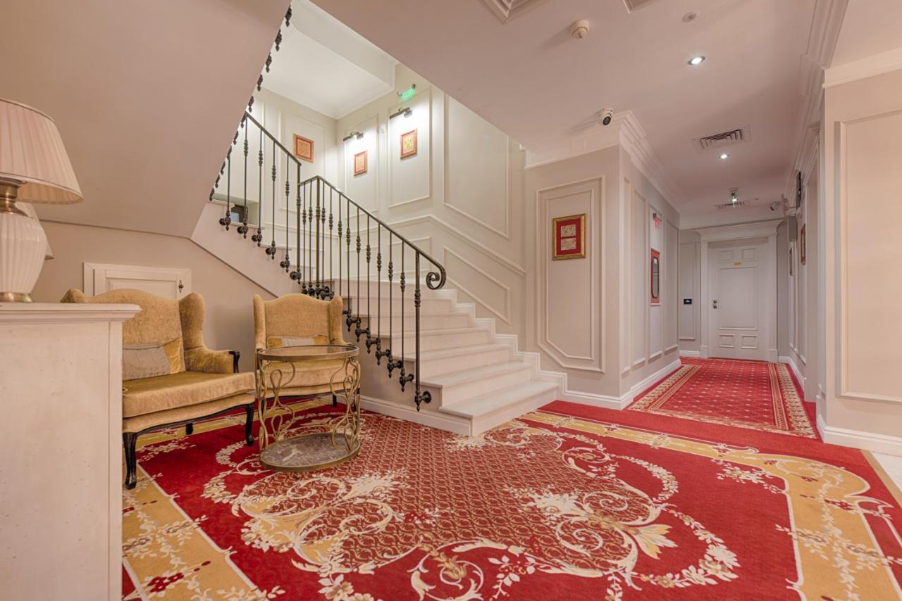 Hotel Versay Băile Herculane エクステリア 写真